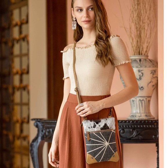 Myra Bag Style small crossbody purse upcycled - Picture 2 of 7